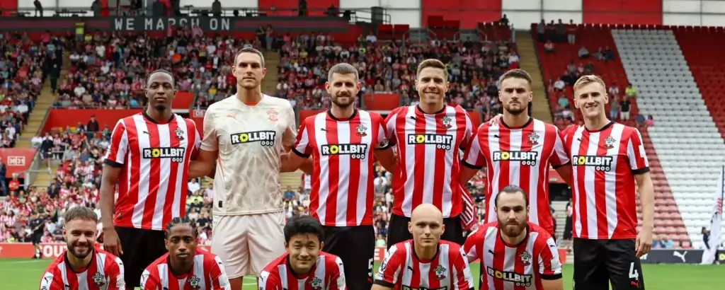 southampton premier leafue klubb lagbilde med rollbit draktlogo