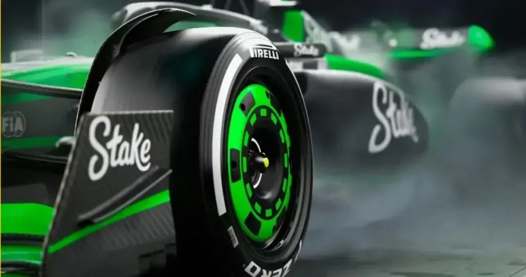 Stake kryptocasino reklamelogo på Formel 1 bil